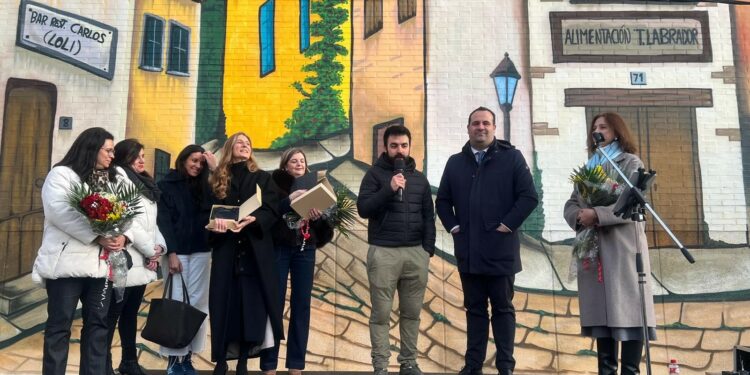 Homenaje al comercio de Santa Marta con ‘Mujer, Historia y Pueblo’, el mayor mural del municipio