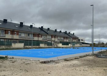 Villares concluirá la pista polideportiva con la AFE ‘Jardinería y Zonas verdes’ para que esté lista en verano