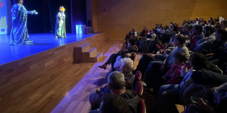 Las ‘Reinas Magas’ anticipan la llegada de los Magos de Oriente a Villares