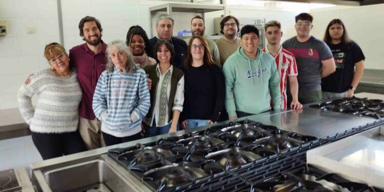 Cocina internacional, de autor, decoración de platos o postres son algunos de los contenidos del curso ‘Operaciones básicas de cocina’