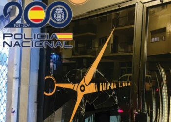 Detenido por romper el escaparate de un establecimiento en la Avenida Campoamor