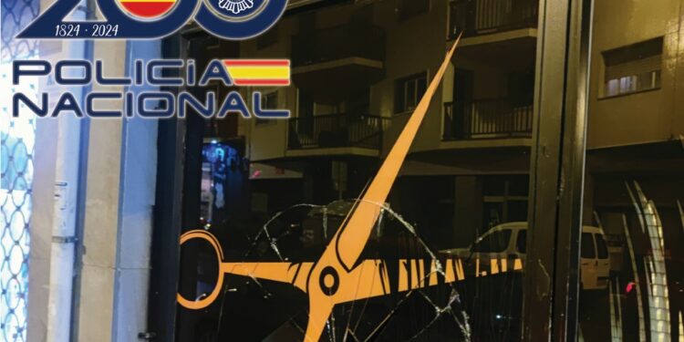 Detenido por romper el escaparate de un establecimiento en la Avenida Campoamor