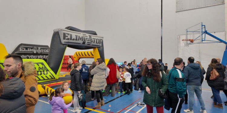 Los más pequeños disfrutan de los hinchables en las Fiestas de San Blas