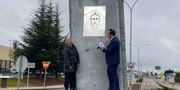 Santa Marta inaugura la escultura en recuerdo a Miguel Ángel Blanco y «salda una deuda con la democracia, con la libertad y con los derechos»