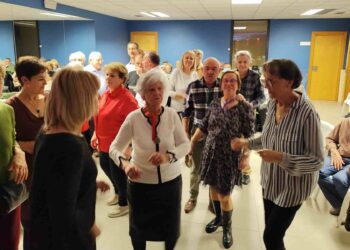 Unos 300 mayores participan en el karaoke y en la chocolatada de las Fiestas de San Blas