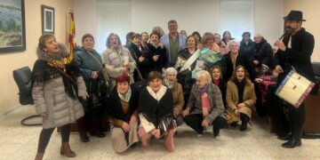 Maribel Gallardo recibe el bastón de mando en Cabrerizos para iniciar la fiesta de las Águedas