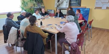 Niños y adultos participan en el inicio de las actividades del XXII aniversario de la Biblioteca