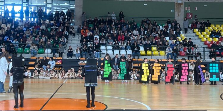 Los alumnos del Pablo Picasso repasan los grandes inventos de la Historia en una divertida fiesta de Carnaval