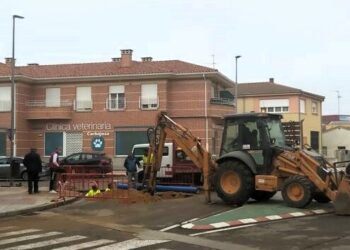 Los vecinos de Carbajosa empiezan a recuperar el suministro después de 20 horas sin agua