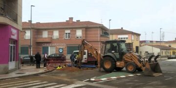 Los vecinos de Carbajosa empiezan a recuperar el suministro después de 20 horas sin agua