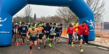 Iván Llorente y Nuria Gascón encabezan los ‘Kilómetros Solidarios’ de Carbajosa a favor de Cruz Roja