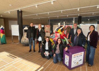 Ropa reciclada que se convierte en arte en Carbajosa