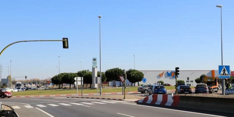 Carbajosa reforzará la iluminación en las rotondas de E.Leclerc y la que une El Montalvo I y III