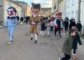El correcalles con los cabezudos anima la última tarde festiva en Castellanos