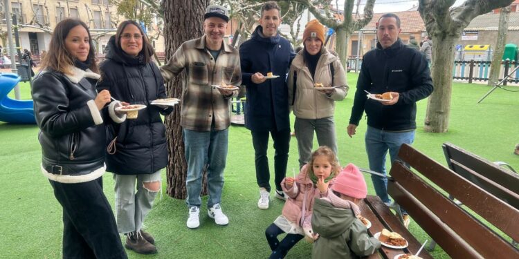 Castellanos reparte 130 kilos de chichas y 1.000 huevos fritos para despedir las Fiestas de San Blas