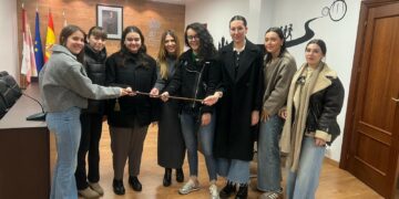 Las Quintas de 2007 de Castellanos reciben el bastón de mando como nuevas aguederas