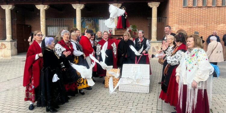 Las Águedas de Santa Marta se engalanan para celebrar el día grande de la fiesta en honor a su Patrona