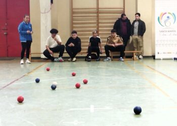 Un centenar de alumnos del IES Torrente Ballester participan en la jornada de boccia inclusivo