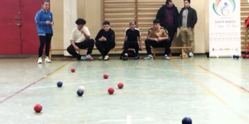 Un centenar de alumnos del IES Torrente Ballester participan en la jornada de boccia inclusivo