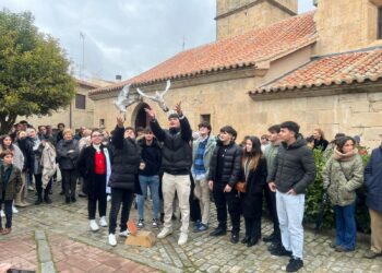 La tradición marca el día de Las Candelas en Villamayor con los Quintos y los bailes charros