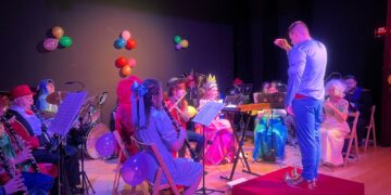El concierto ‘aCompasñados’ de la Banda de Música pone la nota divertida al inicio del Carnaval en Villamayor