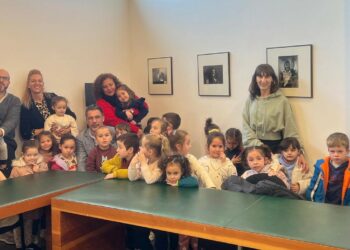 Los escolares de Infantil de Villamayor conocen el Ayuntamiento