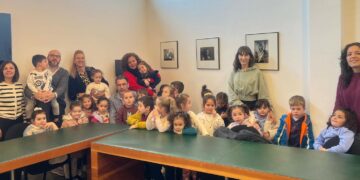 Los escolares de Infantil de Villamayor conocen el Ayuntamiento
