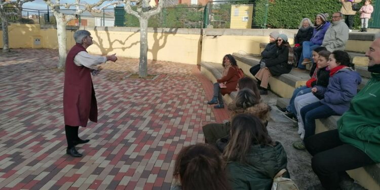 Villamayor pone el broche final a Las Candelas con las visitas teatralizadas para conocer las raíces del municipio