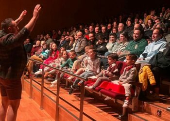 Entradas agotadas para disfrutar de los trucos y el humor de la I Gala de Magia en Villares