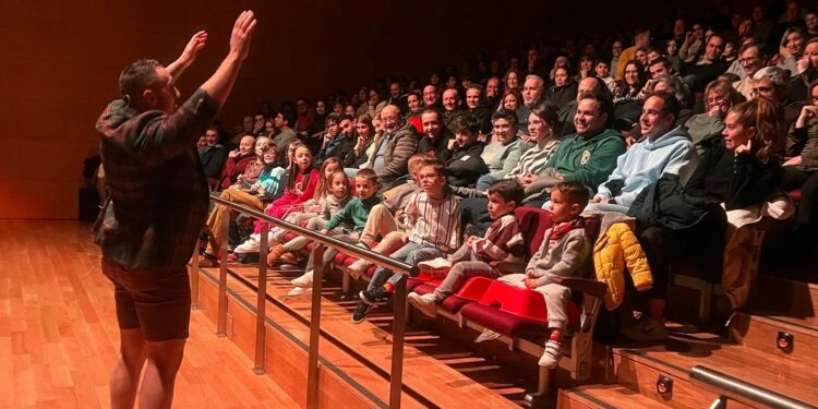 Entradas agotadas para disfrutar de los trucos y el humor de la I Gala de Magia en Villares