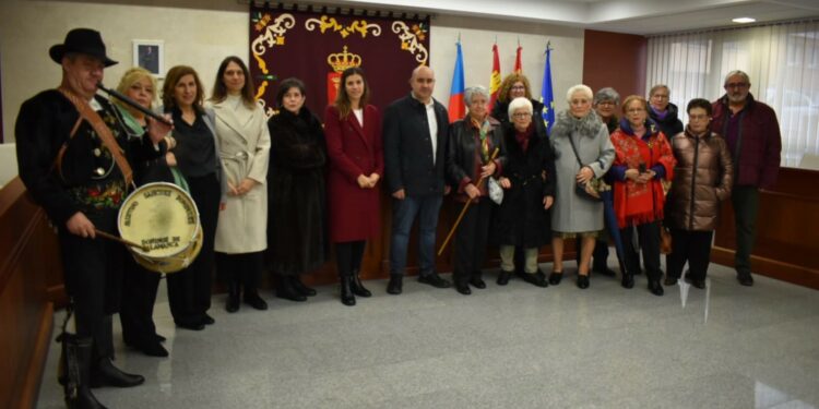 Las Águedas de Villares reciben el bastón de mando y disfrutan de su día de fiesta