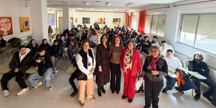 El Ayuntamiento aborda el problema del suicidio juvenil con los alumnos del IES Calisto y Melibea