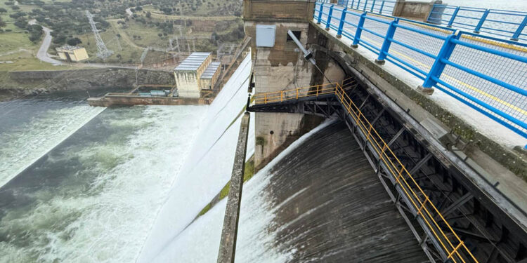 Los municipios se preparan para la lluvia, la nieve y los riesgos de inundación en un final de semana  complicado