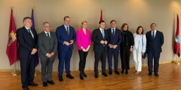 Mañueco anuncia la gratuidad del transporte interurbano y metropolitano en Castilla y León