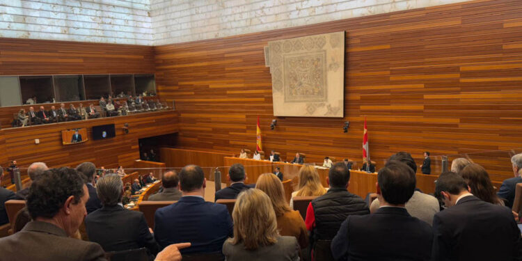 Fernández Mañueco presenta un importante paquete de medidas con la convocatoria de elecciones en el horizonte