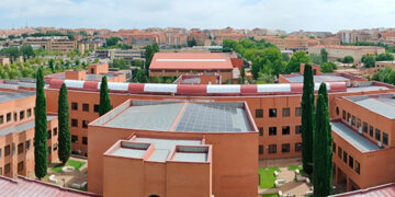 La instalación de más de 3.800 paneles solares permitirá a la USAL ahorrar 250.000 euros al año