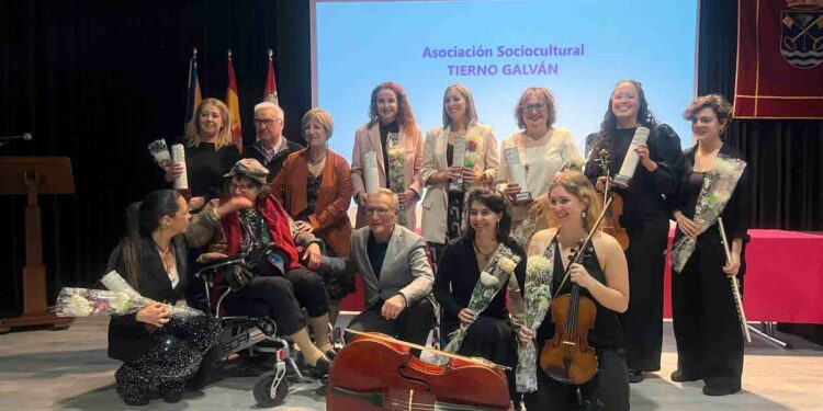 Emoción y agradecimiento de las siete mujeres salmantinas galardonadas por la Asociación Tierno Galván