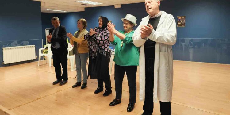 Los mayores preparan e interpretan el sainete cómico ‘El doctor Melquiades’