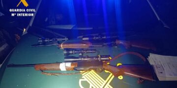 La Guardia Civil detiene a dos furtivos cuando circulaban con rifles y sistemas de iluminación acoplados en las armas