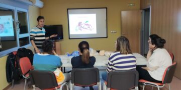 Formación en primeros auxilios para el equipo docente de la Escuela Infantil