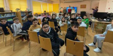 Los alumnos del CEIP Martín Gaite experimentan las situaciones a las que se enfrentan las personas con discapacidad visual
