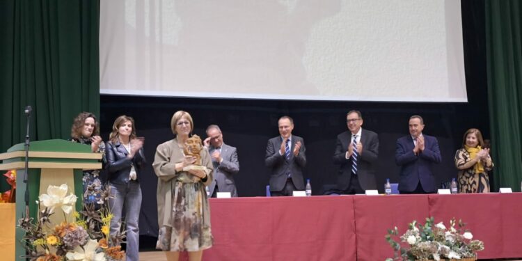La santamartina Carmen Cabrera recibe el Premio Izcala a la Mujer en Instituciones Penitenciarias 2025