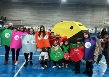 Carnaval muy animado y colorido en Villamayor