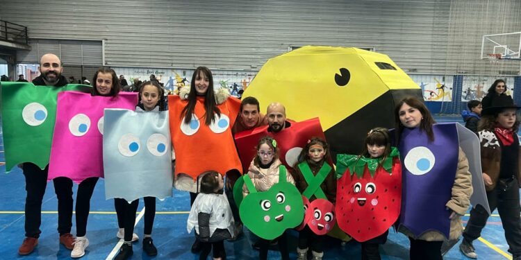 Carnaval muy animado y colorido en Villamayor