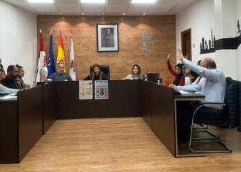 La unión de los grupos de la oposición retira la dedicación exclusiva a la alcaldesa