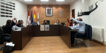 La unión de los grupos de la oposición retira la dedicación exclusiva a la alcaldesa
