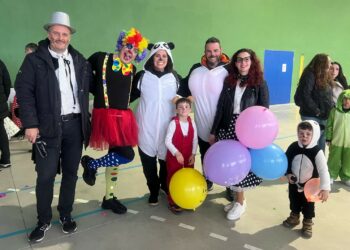 Los vecinos de Monterrubio celebran una fiesta de Carnaval familiar