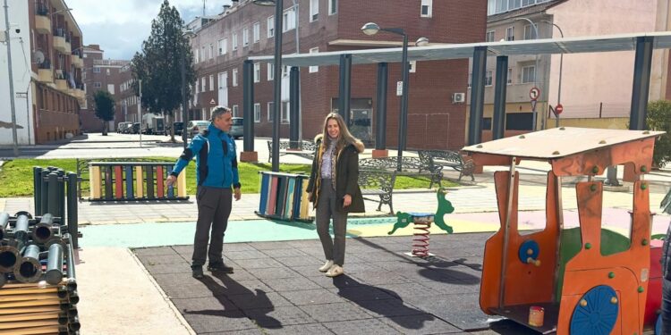 Santa Marta atiende las demandas vecinales y renueva el parque de la plaza Castilla y León