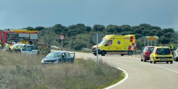 Dos vehículos implicados en un accidente en la carretera de Matilla a la altura del desvío a Peñasolana