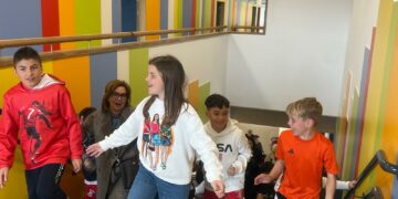 Más de 200 niños y padres conocen las instalaciones del «esperado» nuevo colegio de Aldeatejada